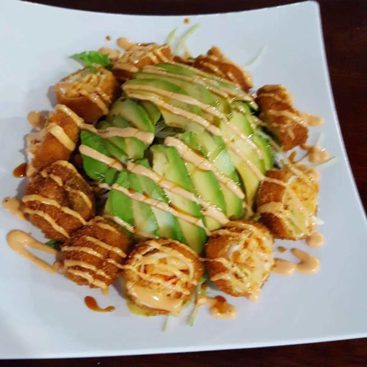Loca Roll Con Avocado Maki