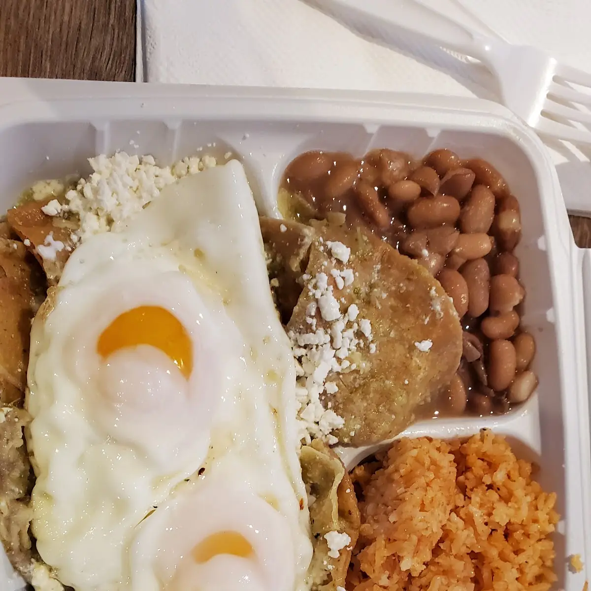 Chilaquiles Verdes Con Huevos