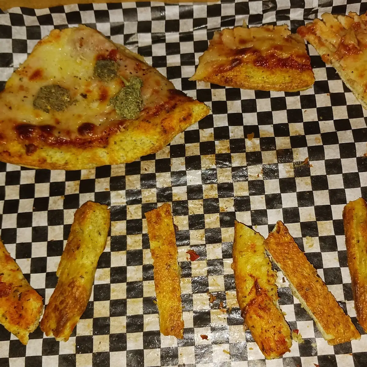 Cheese Pizza & Crush Pepperconie