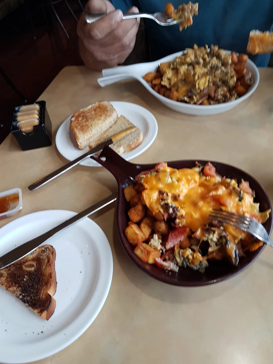 Pan Scrambler, Humpty's Big Plate Diner - Yorkton