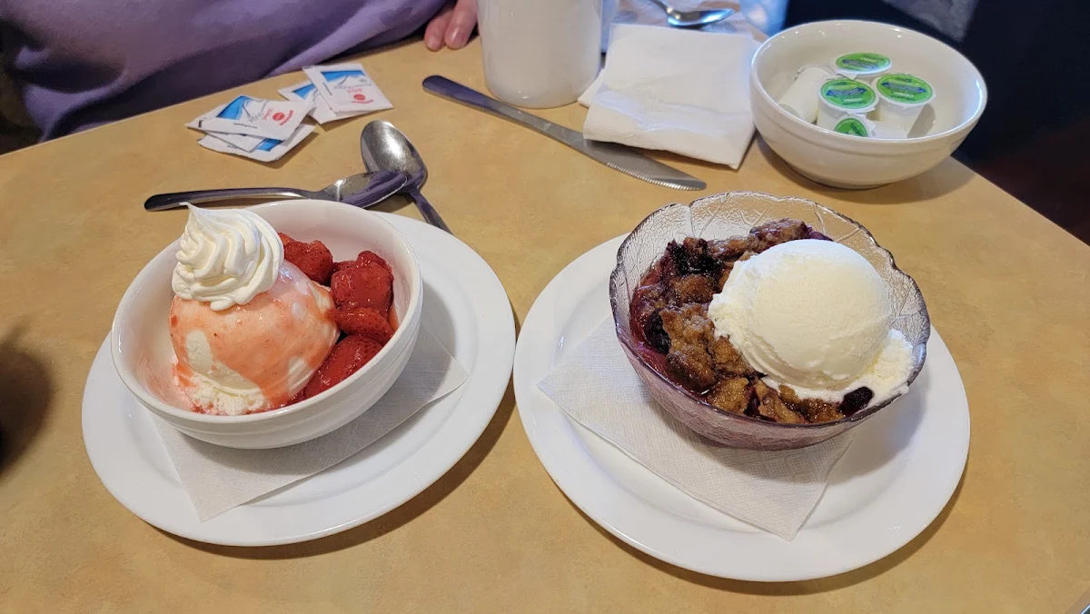 Strawberry Sundae, Humpty's Big Plate Diner - Yorkton