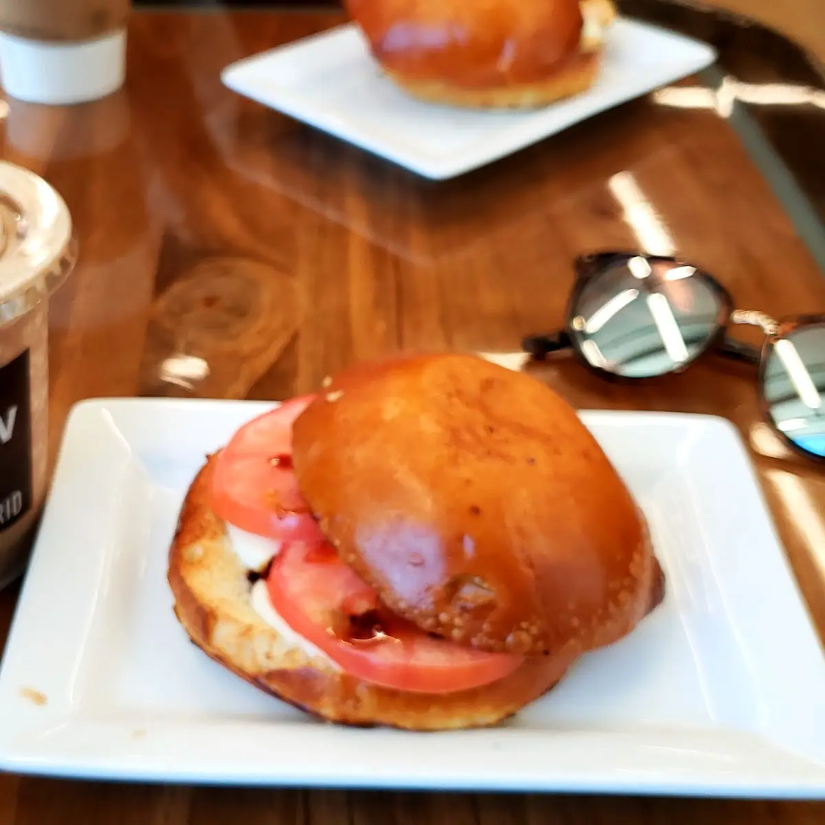 Caprese Sandwich w Mocha Brewachino