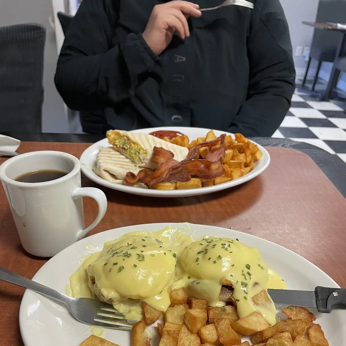 Egg Benedict, Ma & Pa's Bar & Grill