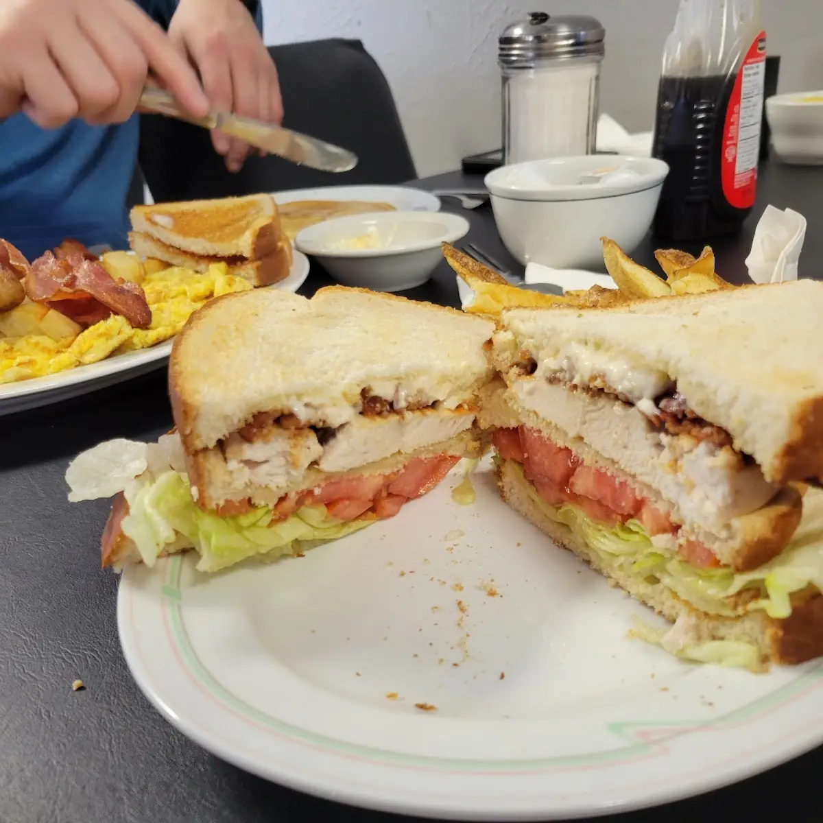 Highlights, Ma & Pa's Bar & Grill