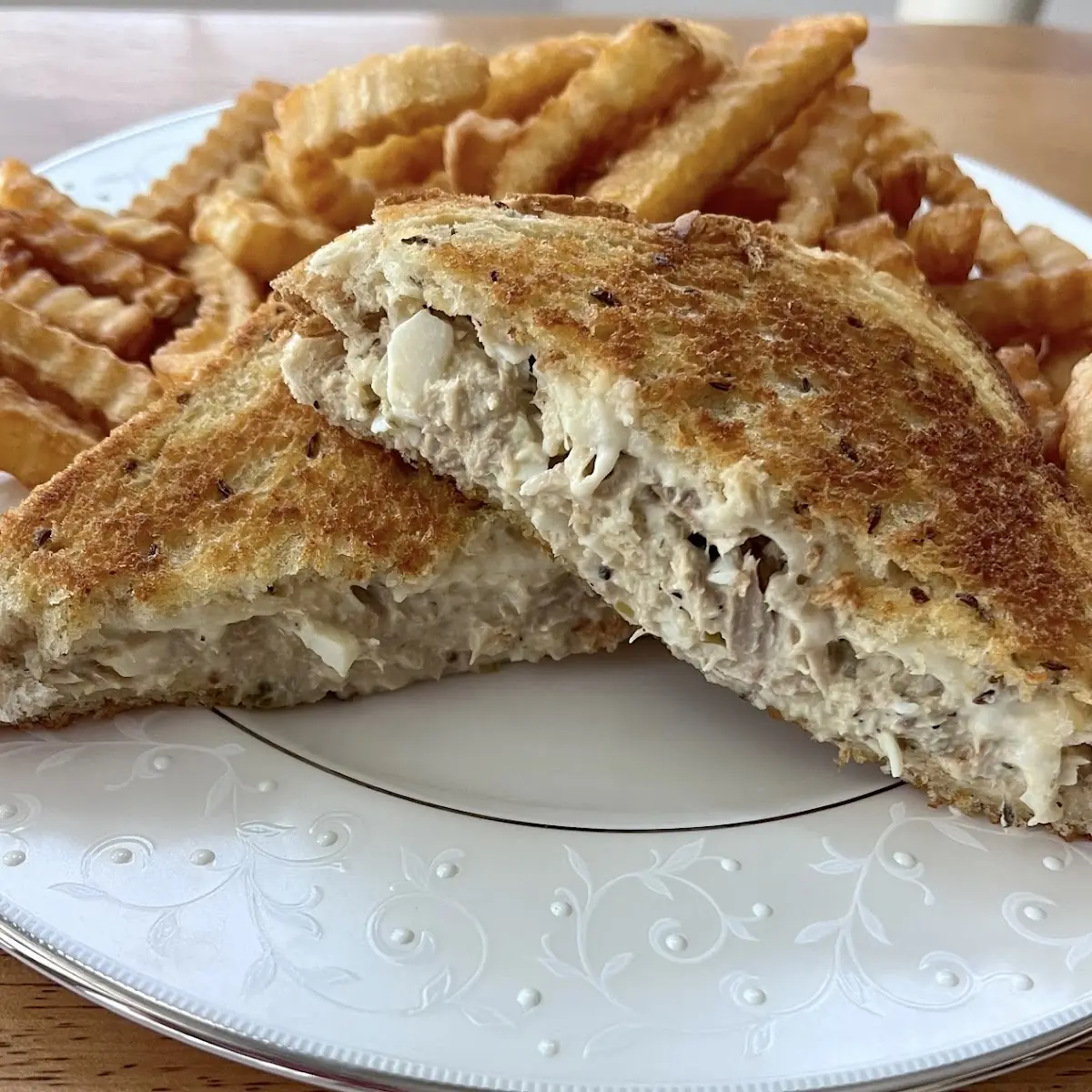 Tuna Melt w Chips