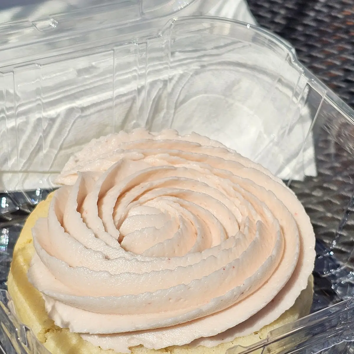 Sugar Cookie with Strawberry Cream