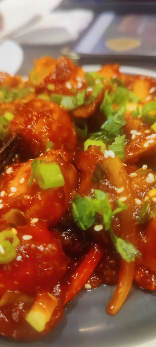 Paneer 65, Les Momos