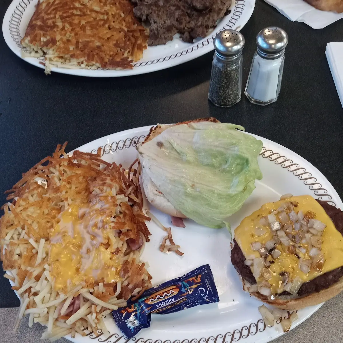1 4 lb Cheese Burger Deluxe Plate