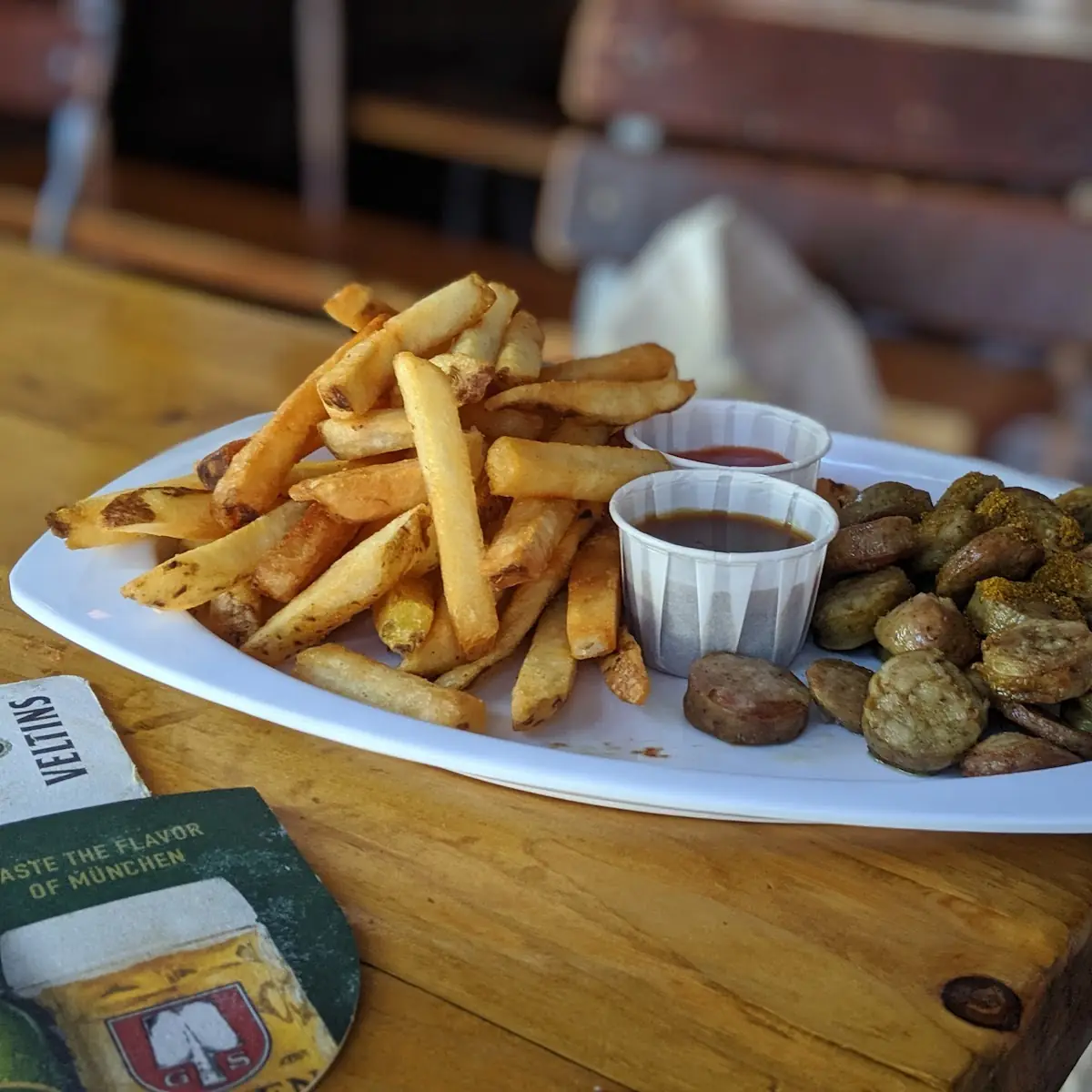 Currywurst & Pommes