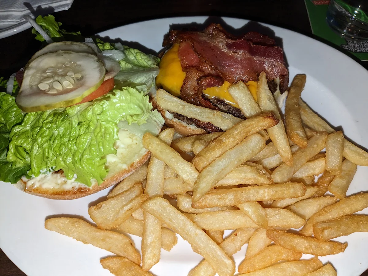 Bacon Deluxe Cheeseburger