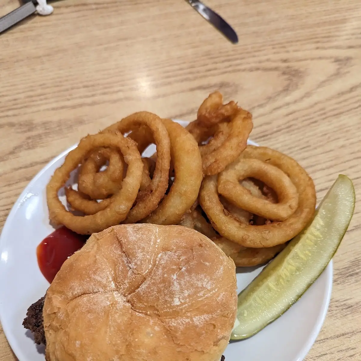 Cheeseburger and Onion Rings