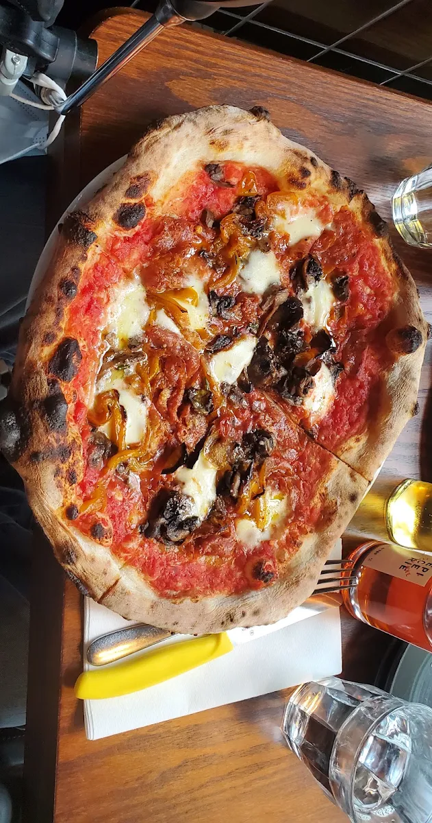 Pizza Spéciale, Pizzéria NO.900