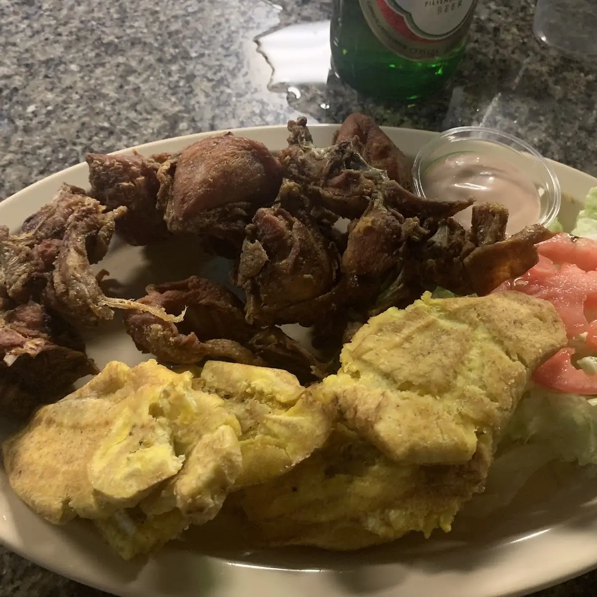 Pollo Frito Con Tostones