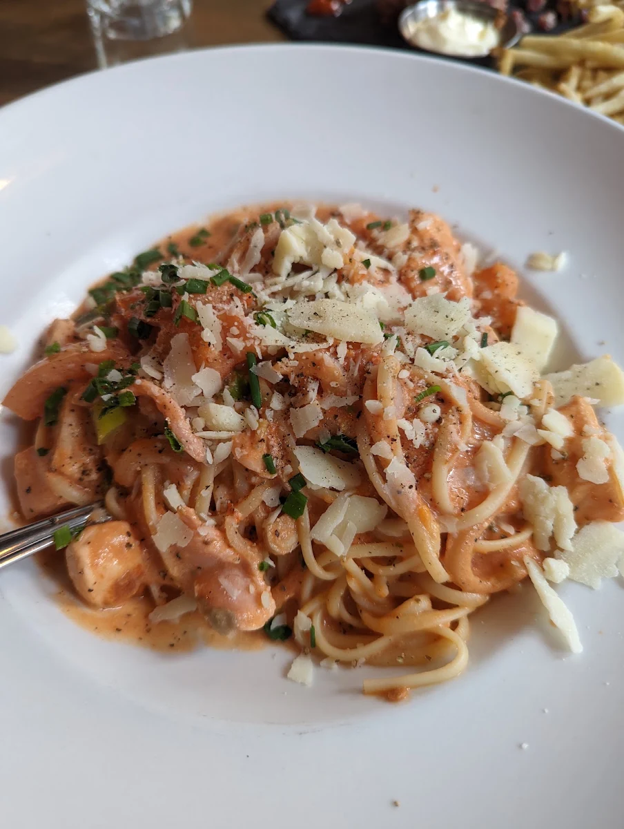 Salmon Pasta, Sapristi...bistro bar