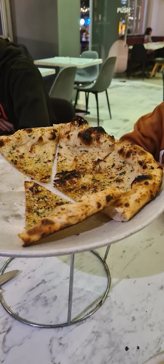 Garlic Pizza, Lusso Italian Restaurant Rouse Hill