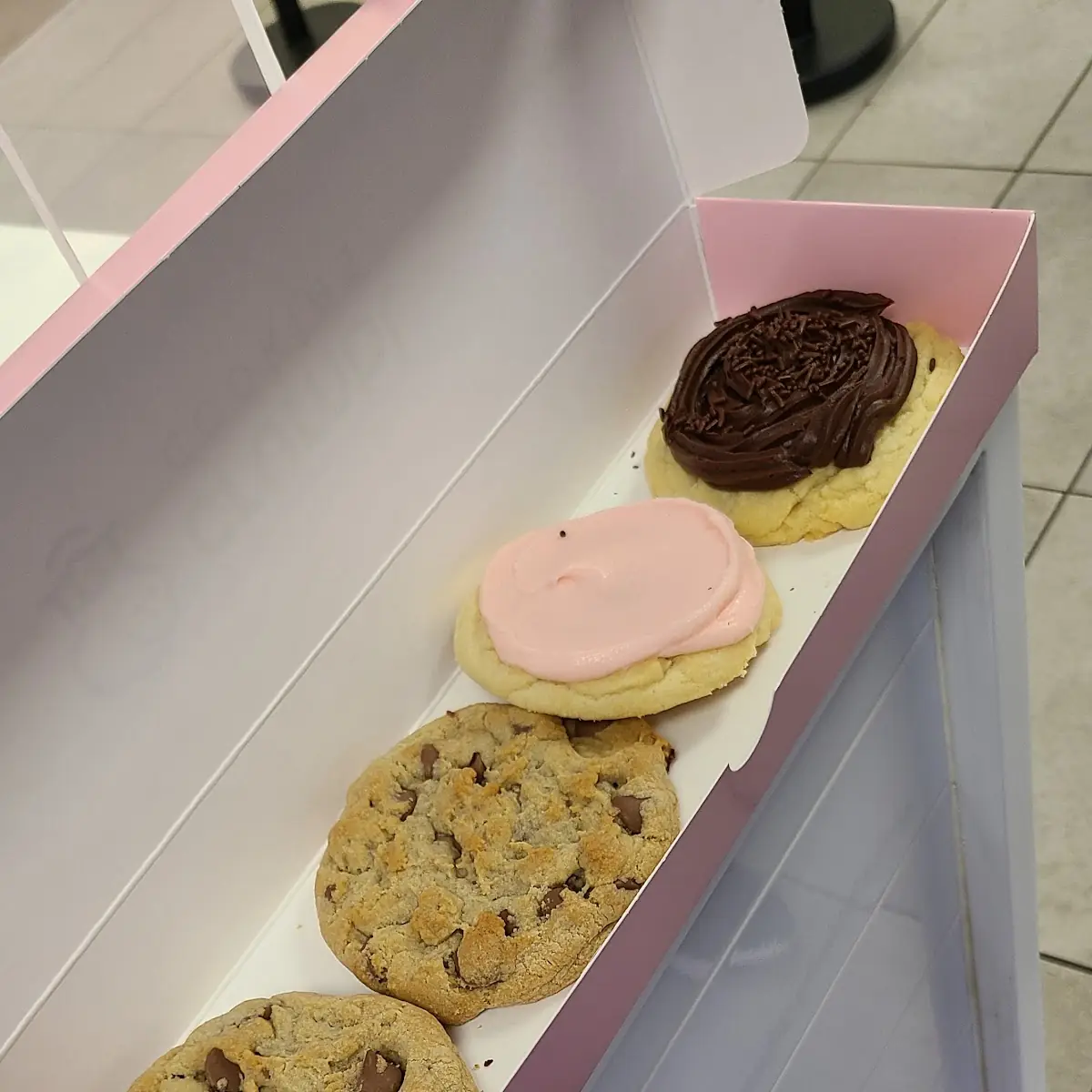 2 Chocolate Chip Cookie and 2 Sugar Cookies