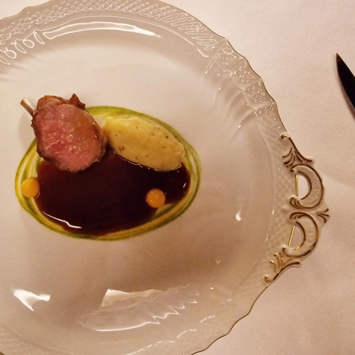 Pan-Seared Filet Mignon with Sauce