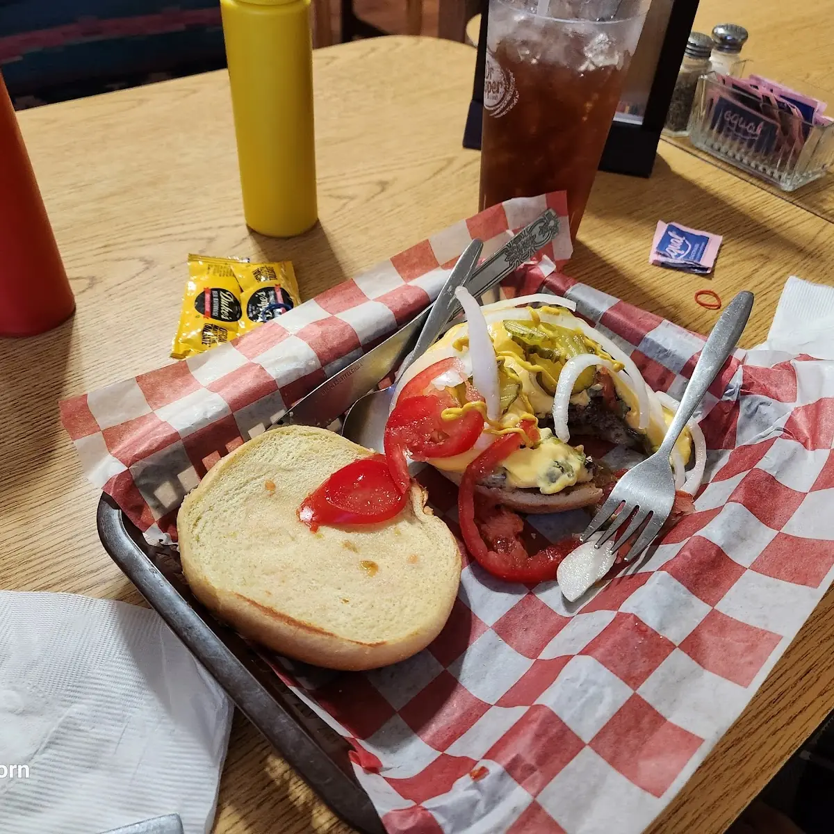 Green Chilli Chili Cheeseburger