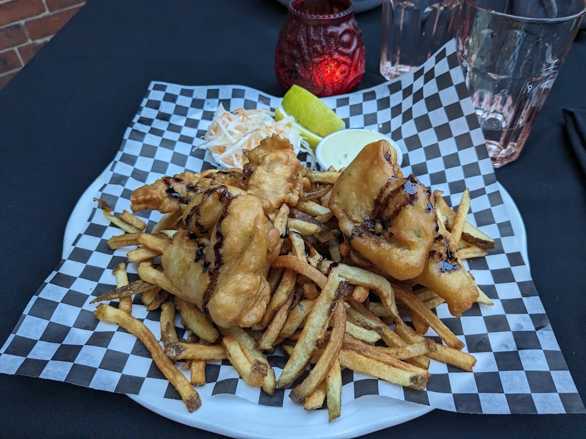 Fish and Chips Skinny Fries, La Demande Générale Valleyfield Bistro & Buvette