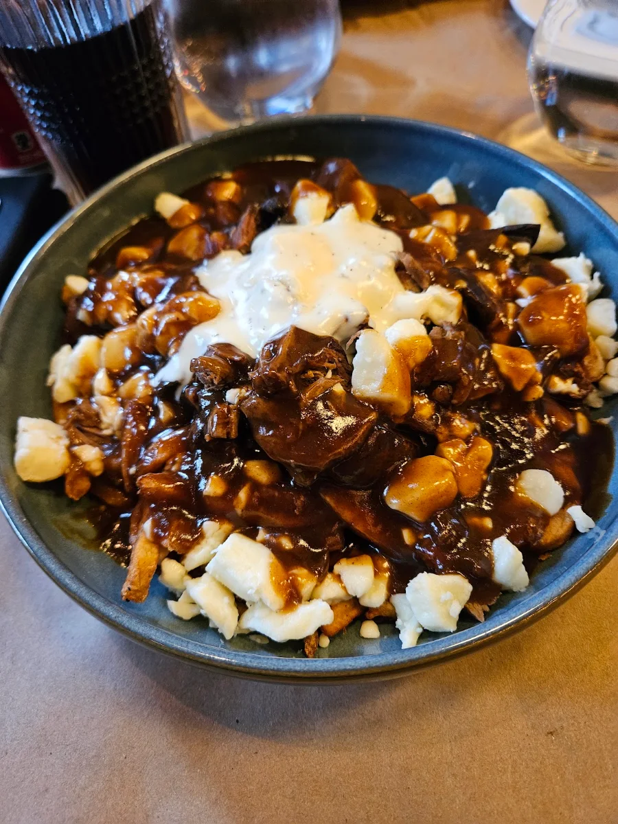 Poutine, La Demande Générale Valleyfield Bistro & Buvette