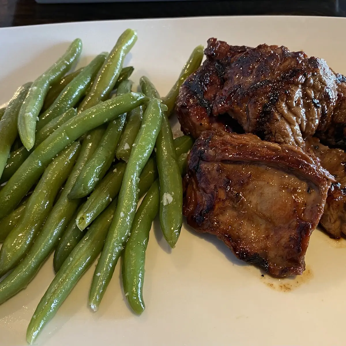 BBQ Steak Tips and Green Beans