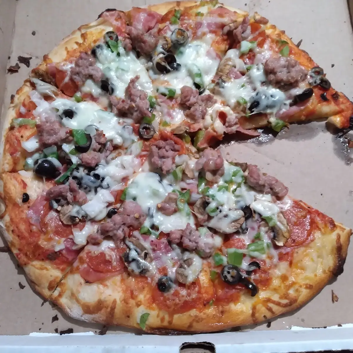 Deluxe Pizza