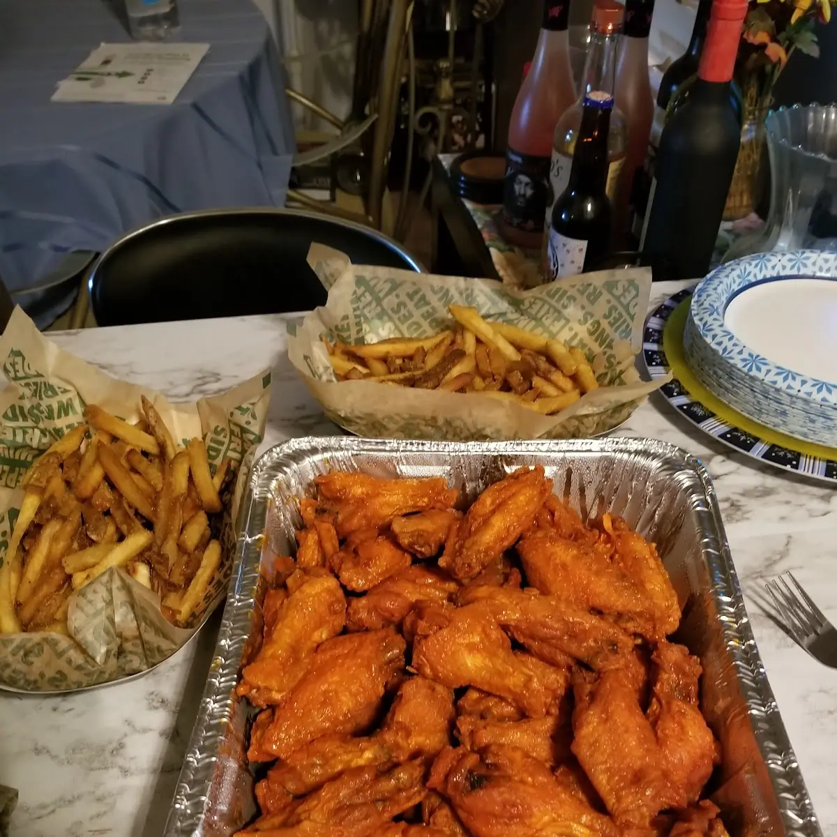 Buffalo Wings & Fries