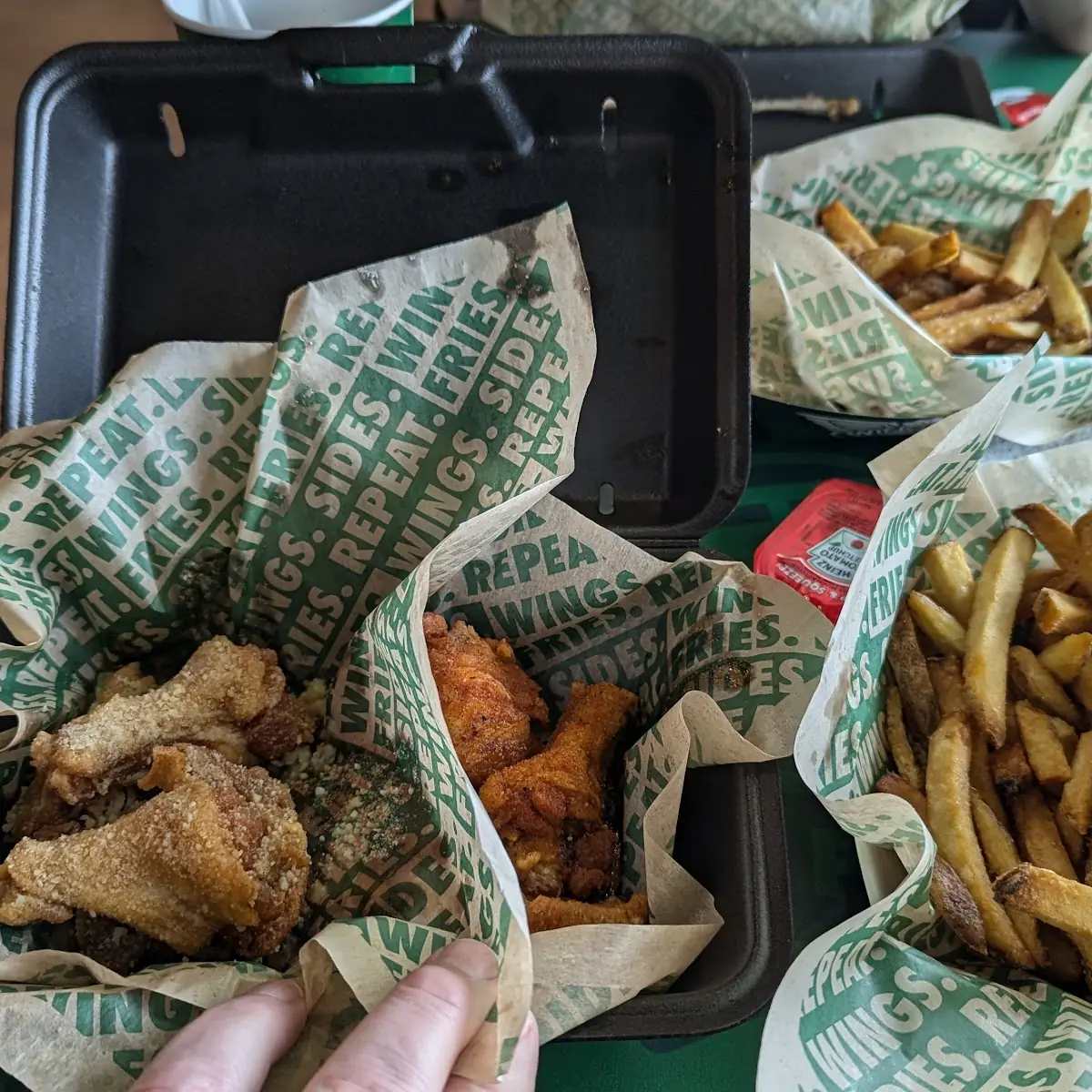 Chicken Wings with Fries