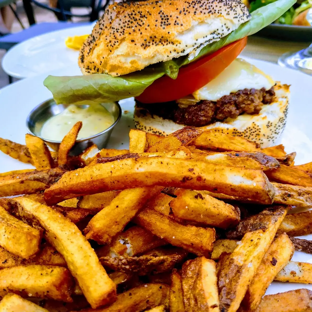 Hamburger, Brasserie Dunham / Pub & Boutique