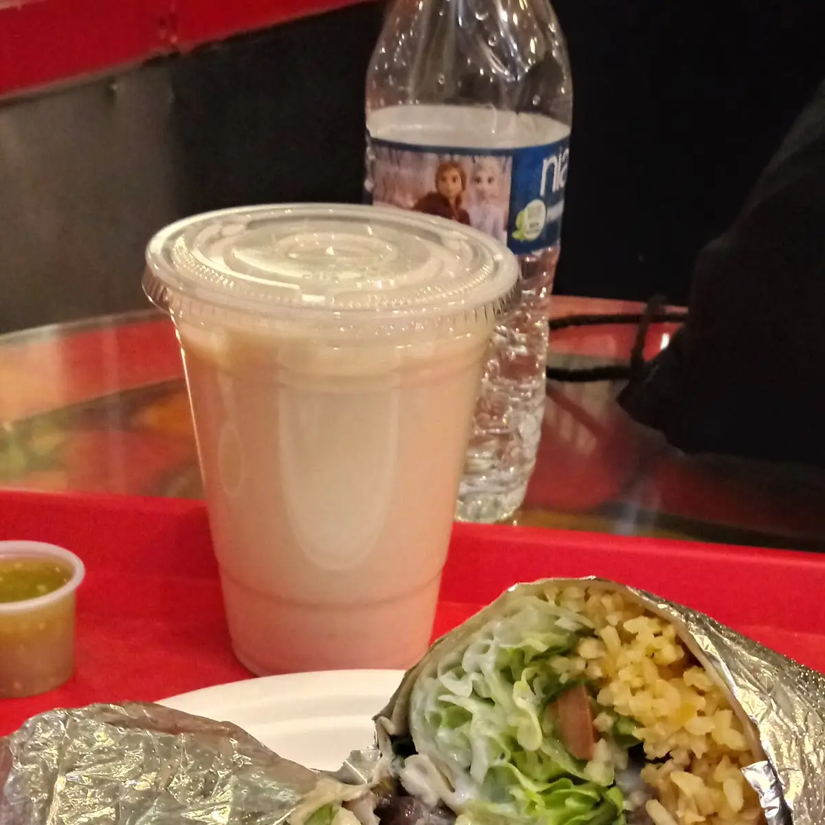 Burrito De Carnitas Con Un Vaso De Horchata