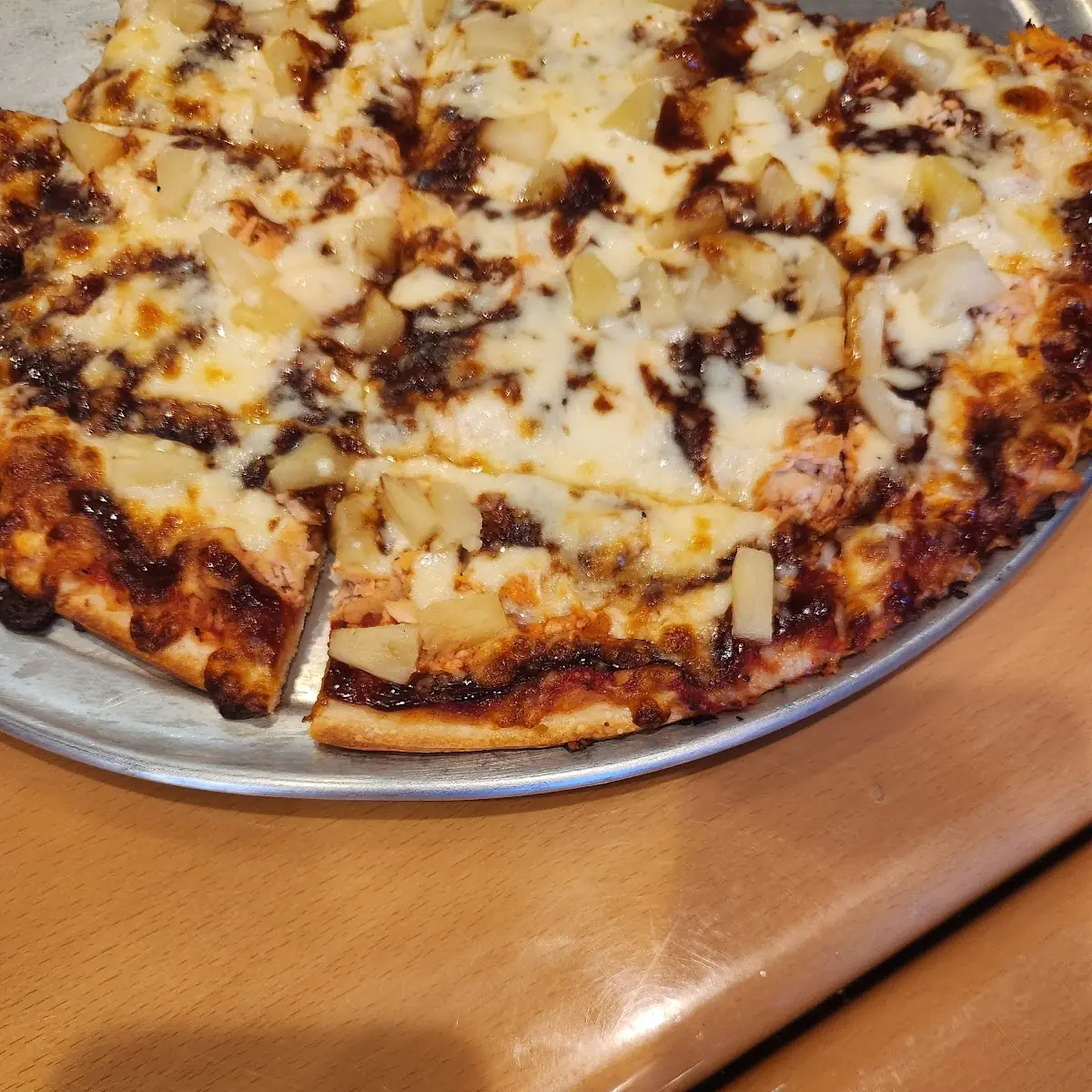 Large Maul BBQ Chicken Pizza