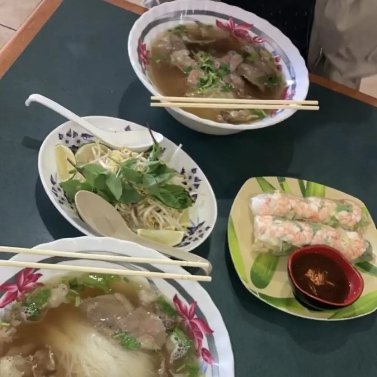 Pho Tai Nam Gan Sach