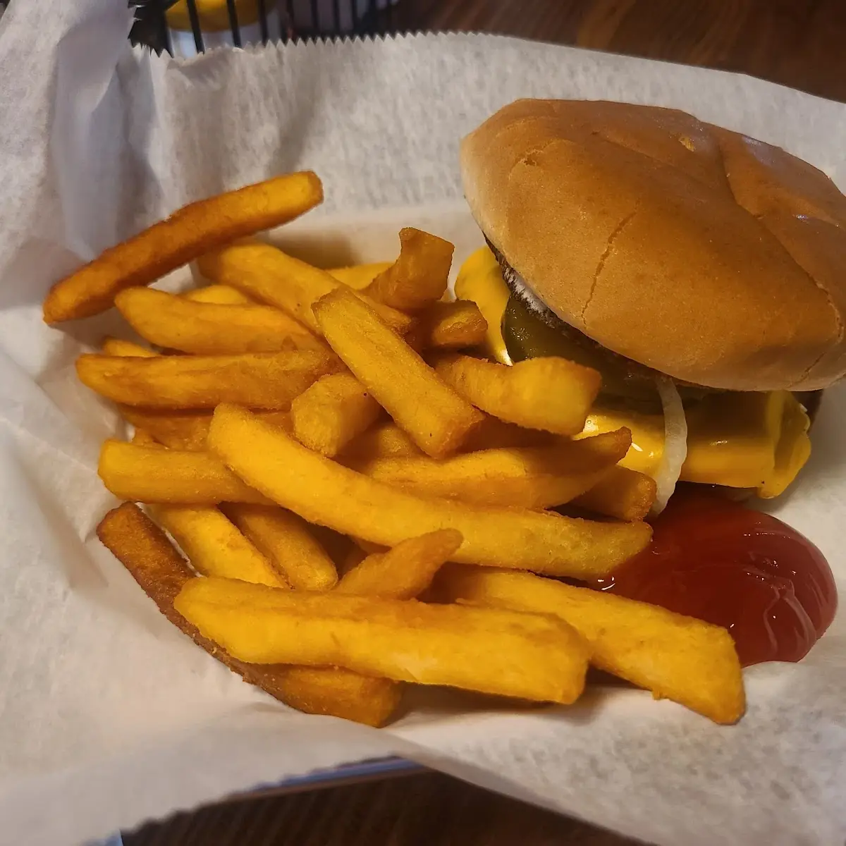 Double Smashed Burger w Fries