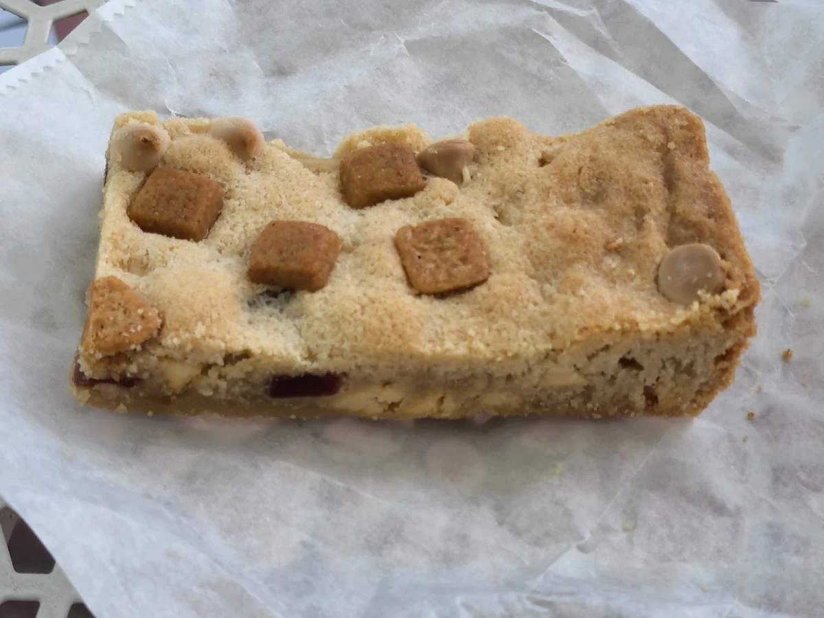 Strawberry Cheesecake Blondie