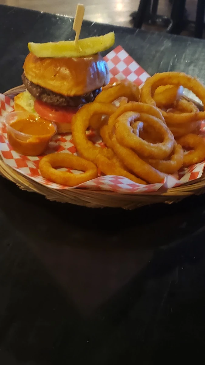 Cheeseburger with Rings, M&M Bar and Grill
