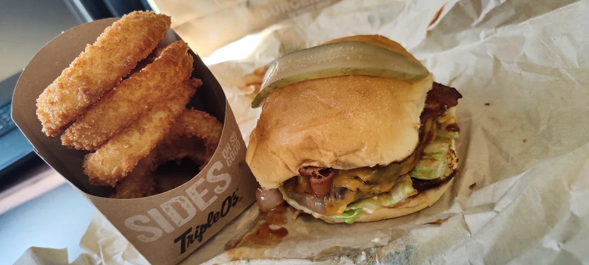 Chipotle BBQ Bacon Melt w Onion Rings