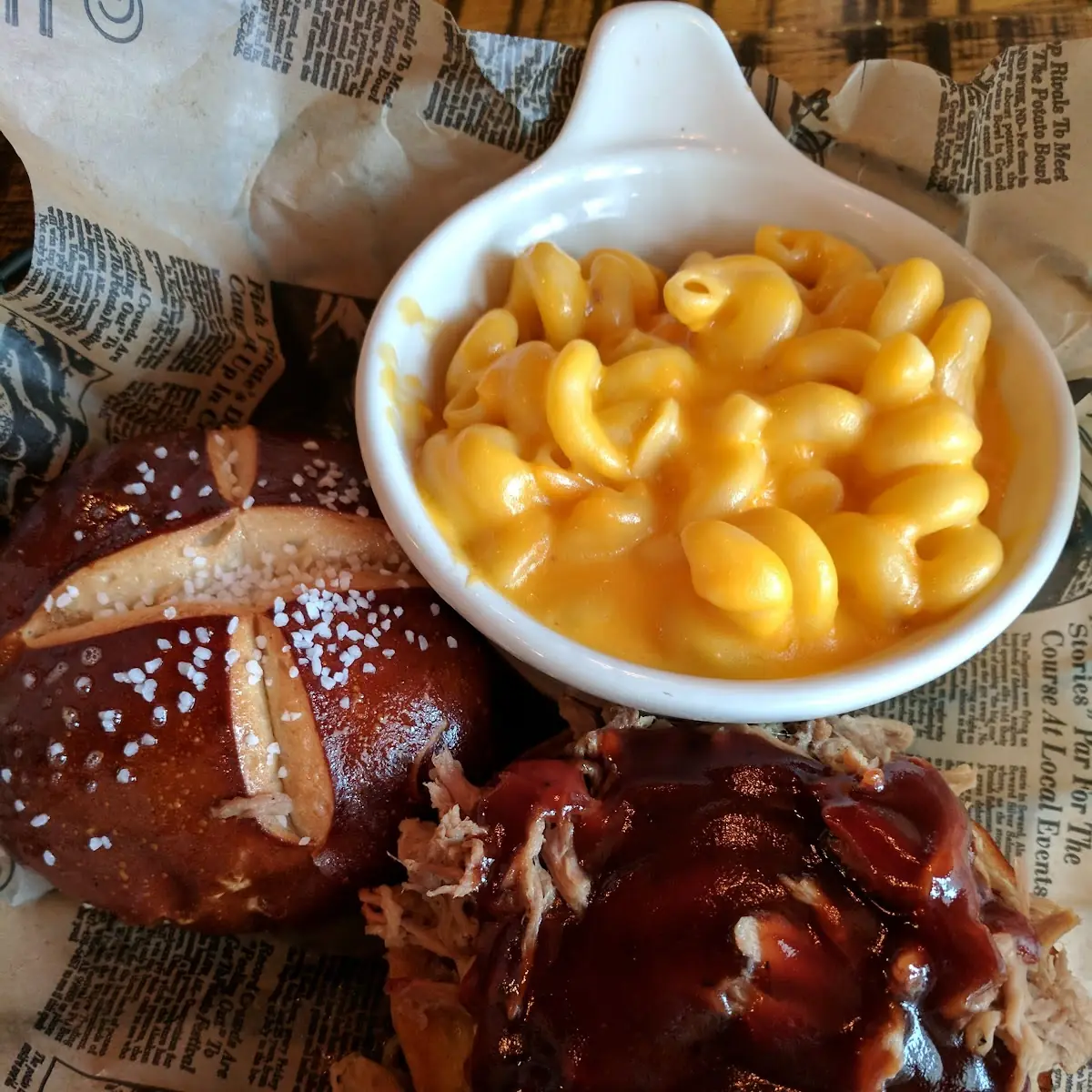 Pulled Pork Sandwich with Mac & Cheese