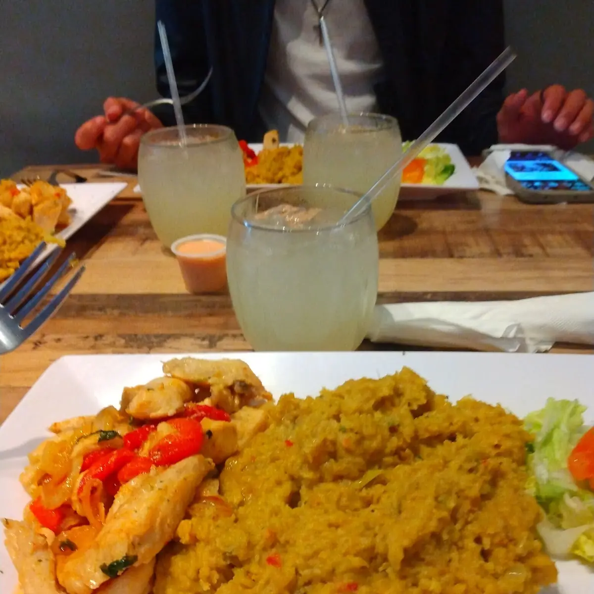 Fui de Plátano Y Pollo Salteado