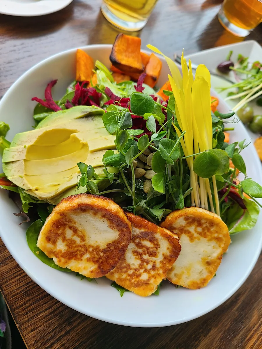 Halloumi Salad, Sõl Kitchen