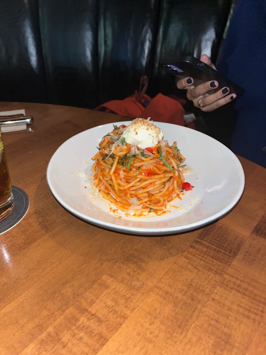 Spaghetti Pomodoro Vegetarian, JOEY Rideau
