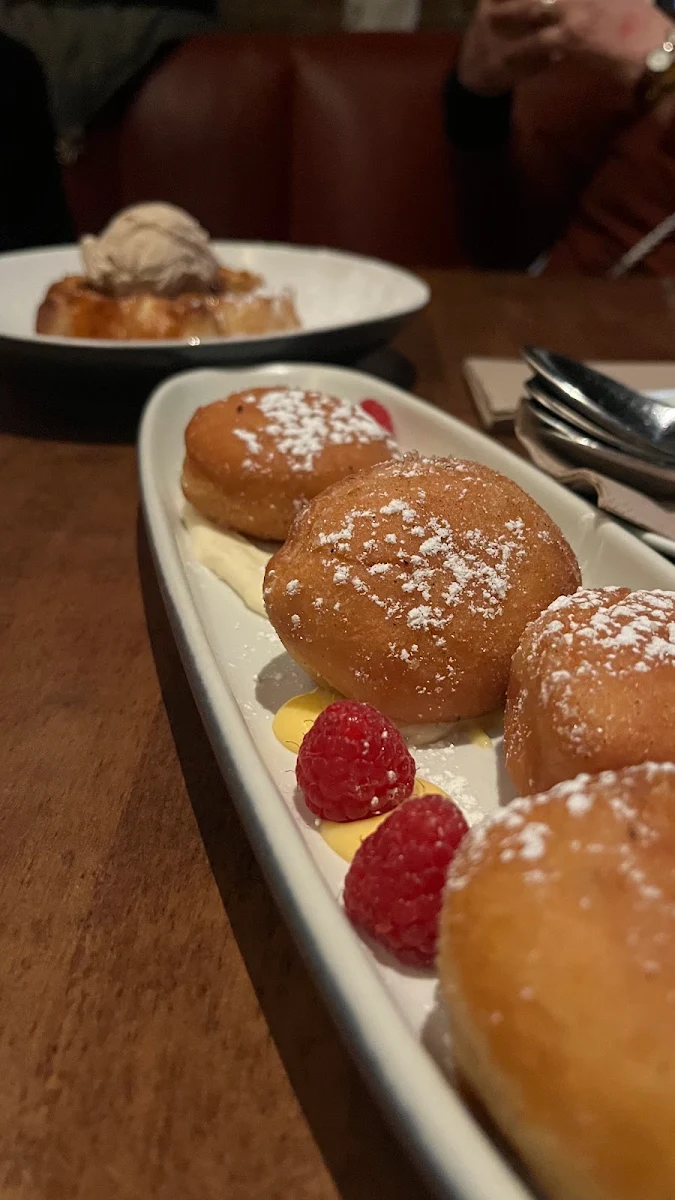 Warm Italian Donuts, JOEY Rideau
