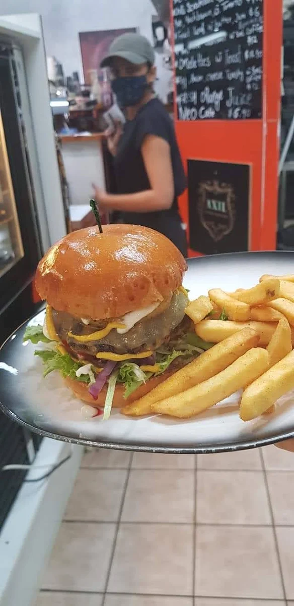 The Ultimate Hamburger, Neo Cafe Restaurant