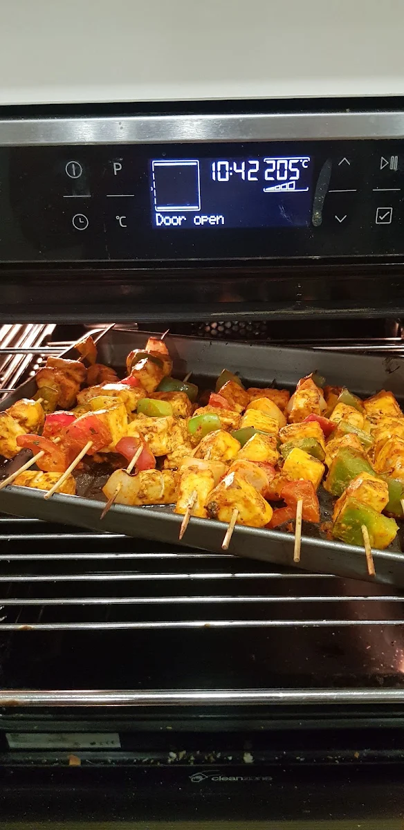 Tikka, Neo Cafe Restaurant