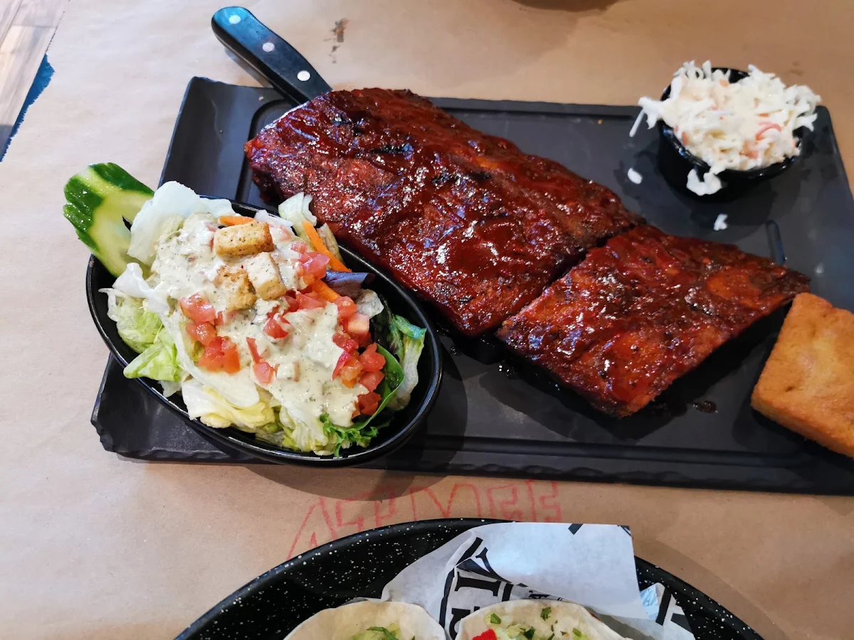 9 Rib Plate, Montana’s BBQ & Bar