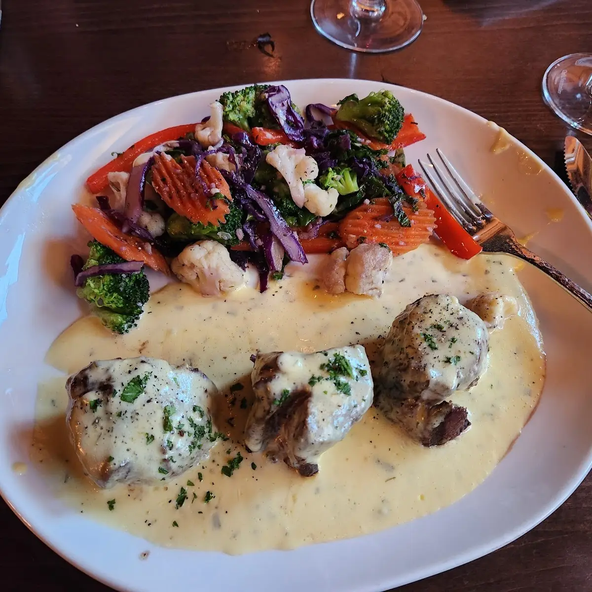 Medallions with Berniese Sauce and Mixed Vegetables