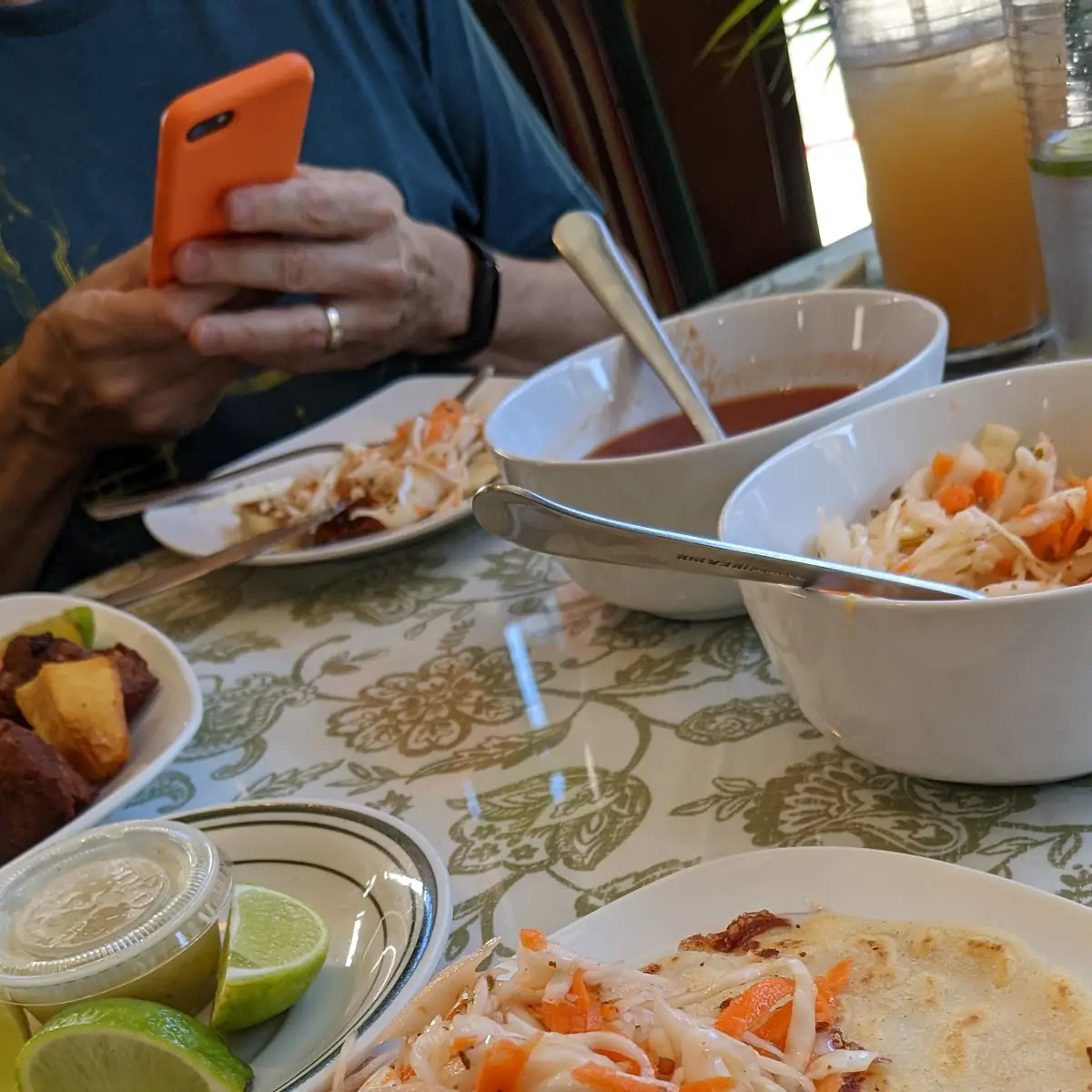 Pupusa De Queso Con Cortido