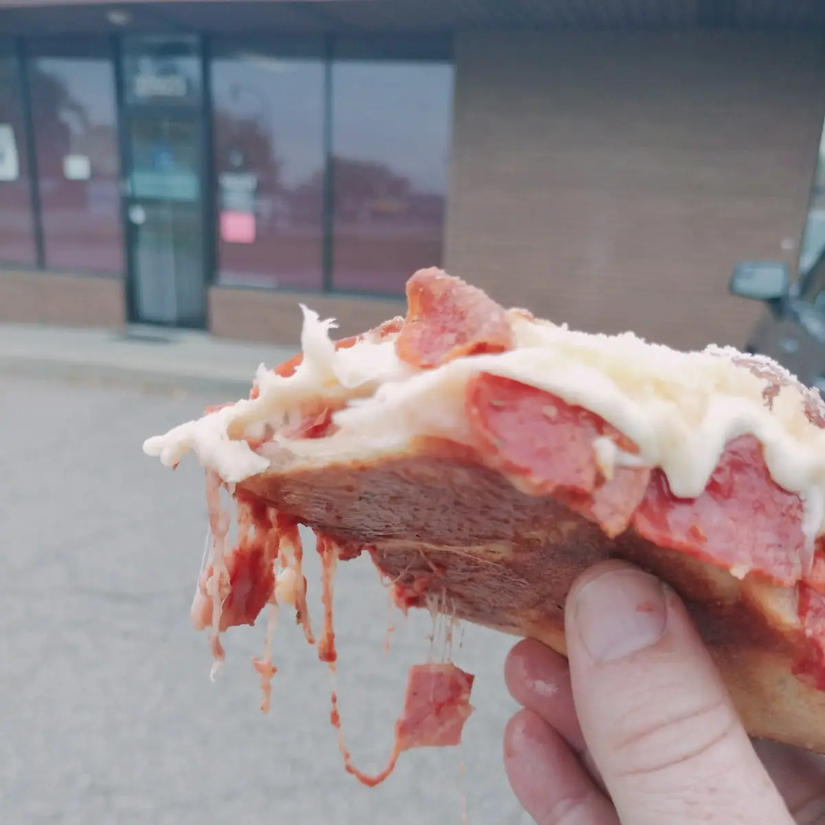 Detroit Style Deep Dish Pizza
