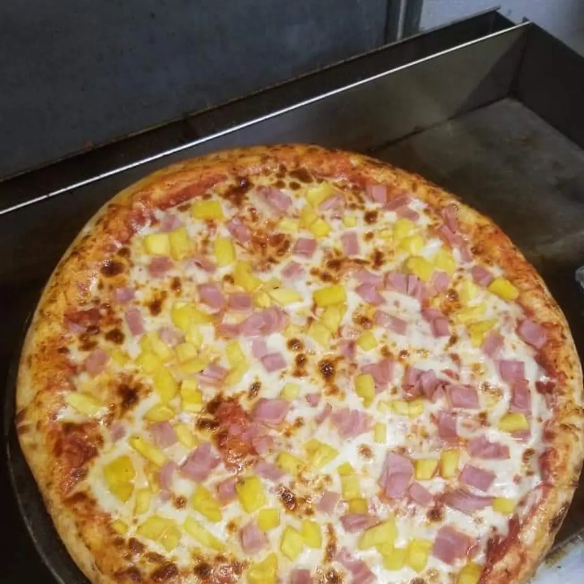 Hawaiian Pizza