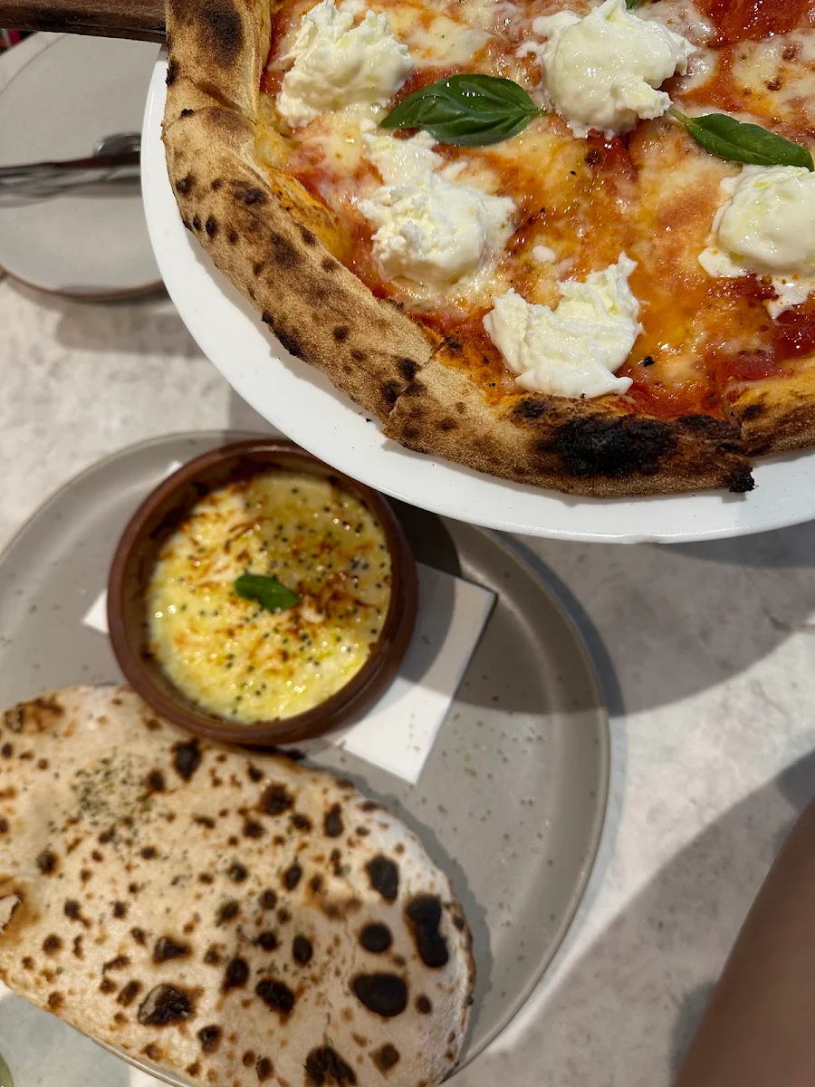 Pizza Margherita, SparQling Pizza & Grill