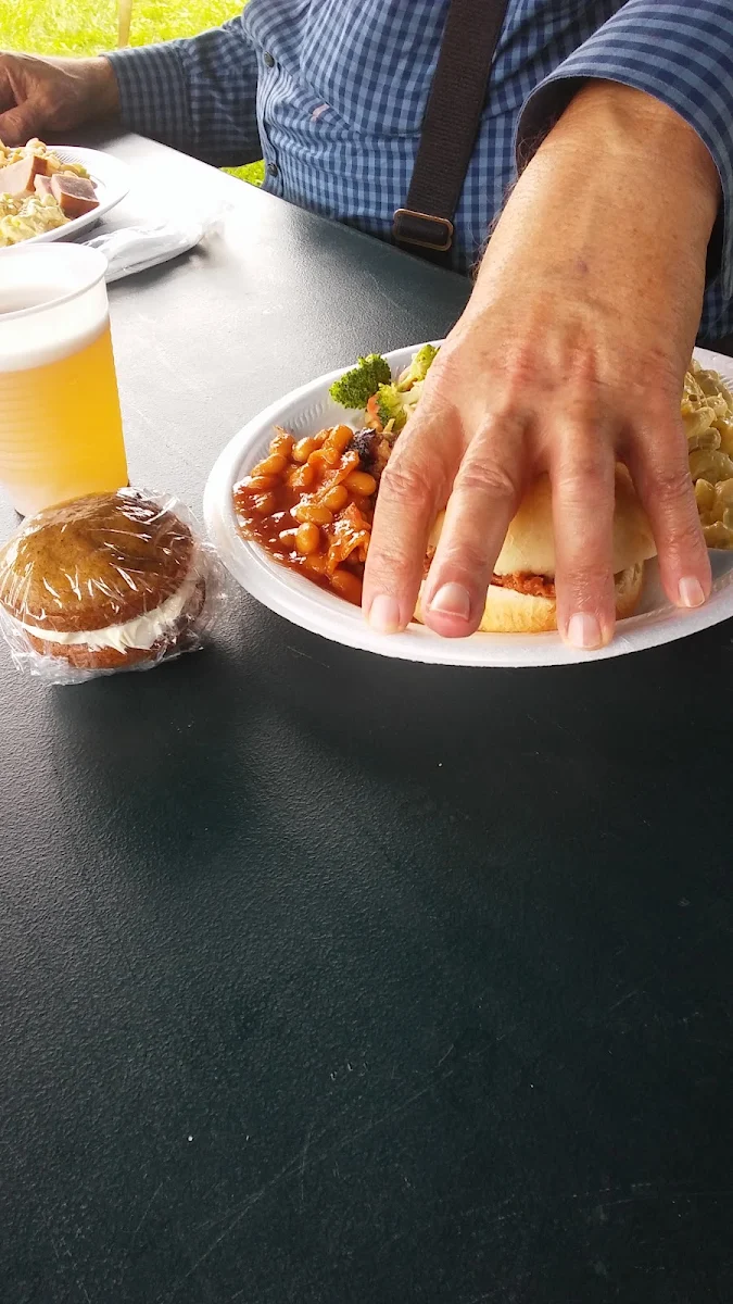 Pulled Pork Sandwich Beans Macaroni Salads
